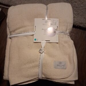 Docofil white Coverlet 100% cotton.Queen 90x90